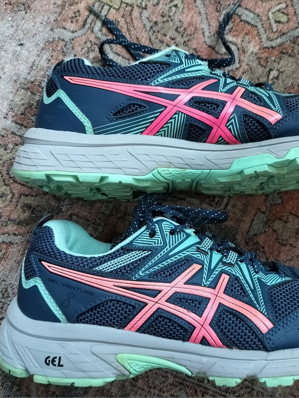 EUC ASICS Gel Venture Navy Sneakers with Mint and Pink Accents Men 11/Women 12.5 - Picture 4 of 9